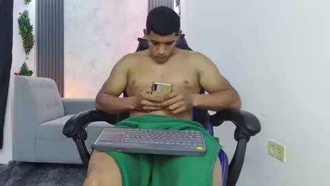 Snapshot of evessinn chatting on 09.13.25 luis online show from 09.13.25