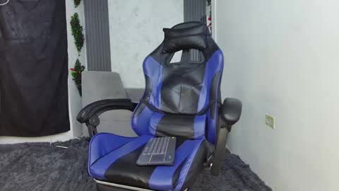 Snapshot of evessinn chatting on 09.28.25 luis online show from 09.28.25