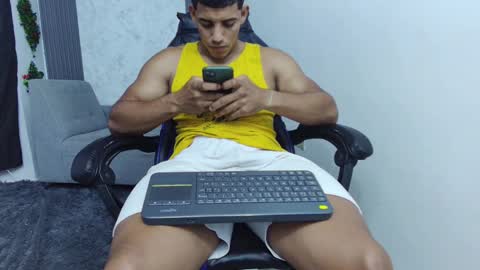 Snapshot of evessinn chatting on 10.17.25 luis online show from 10.17.25