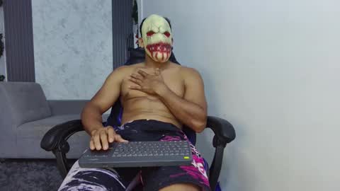 Snapshot of evessinn chatting on 10.26.25 luis online show from 10.26.25