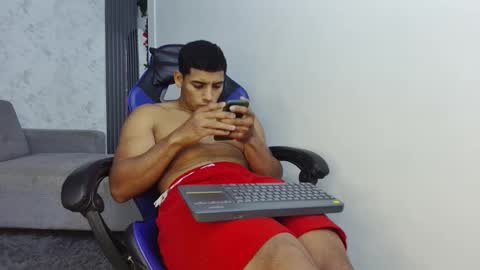 Snapshot of evessinn chatting on 10.29.25 luis online show from 10.29.25