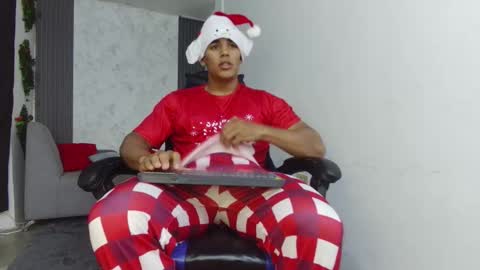 Snapshot of evessinn chatting on 12.04.25 luis online show from 12.04.25