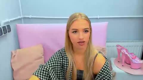 Snapshot of evettegold chatting on 09.17.25 Eve online show from 09.17.25