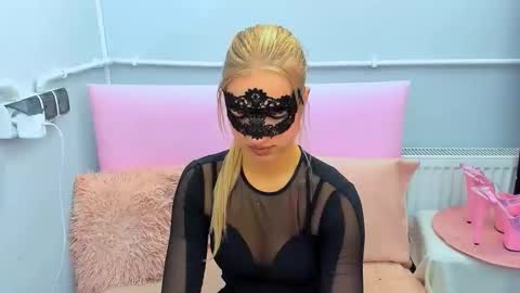 Snapshot of evettegold chatting on 09.18.25 Eve online show from 09.18.25