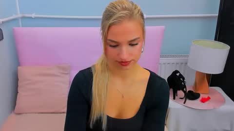 Snapshot of evettegold chatting on 09.24.25 Eve online show from 09.24.25