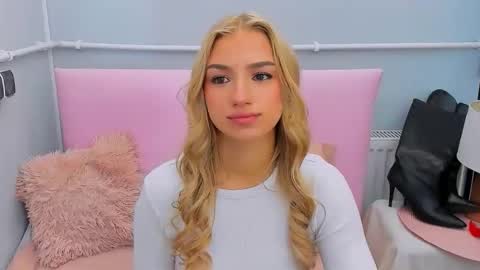 Snapshot of evettegold chatting on 09.26.25 Eve online show from 09.26.25