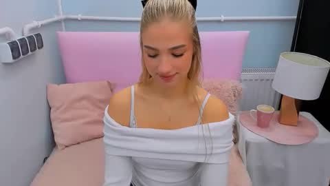 Snapshot of evettegold chatting on 09.27.25 Eve online show from 09.27.25