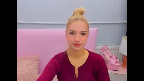 Snapshot of evettegold chatting on 09.30.25 Eve online show from 09.30.25