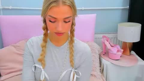 Snapshot of evettegold chatting on 10.14.25 Eve online show from 10.14.25