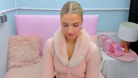 Snapshot of evettegold chatting on 10.15.25 Eve online show from 10.15.25