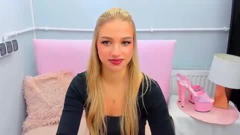 Snapshot of evettegold chatting on 10.21.25 Eve online show from 10.21.25