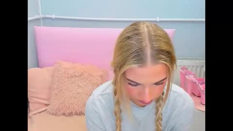 Snapshot of evettegold chatting on 10.28.25 Eve online show from 10.28.25