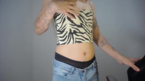 Snapshot of evi_kitty chatting on 02.27.25 Evi online show from 02.27.25