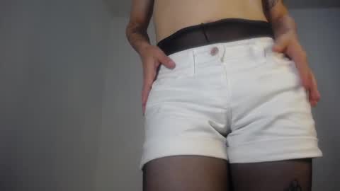 Snapshot of evi_kitty chatting on 02.28.25 Evi online show from 02.28.25