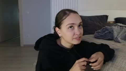 evi_woow online show from 04.14.26