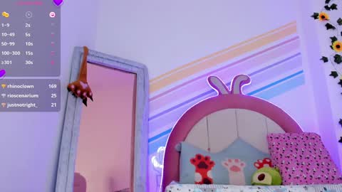 Snapshot of evie_clark_ chatting on 12.28.24 My name is Evie nice to meet you really get to know me better private is open online show from 12.28.24