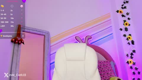 Snapshot of evie_clark_ chatting on 01.07.25 My name is Evie nice to meet you really get to know me better private is open online show from 01.07.25