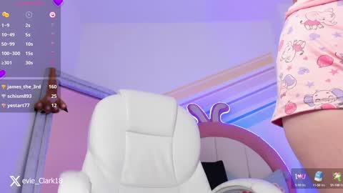 Snapshot of evie_clark_ chatting on 01.11.25 My name is Evie nice to meet you really get to know me better private is open online show from 01.11.25