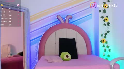 Snapshot of evie_clark_ chatting on 02.24.25 My name is Evie nice to meet you really get to know me better private is open online show from 02.24.25