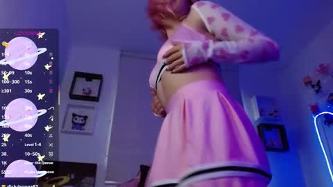 Evie Cloud online show from 09.30.25