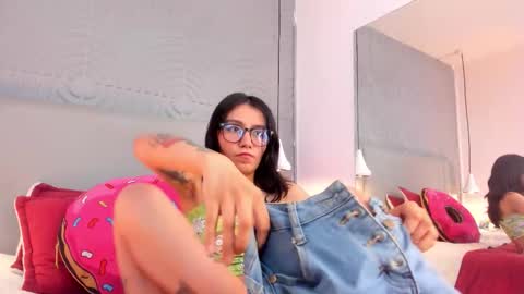 eviegothel_ online show from 11.25.25