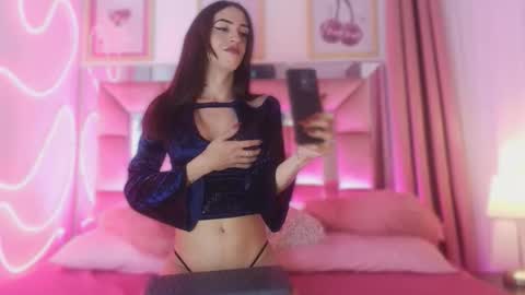 Snapshot of evil_annie chatting on 11.15.25 Annie online show from 11.15.25