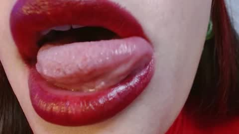 Snapshot of evolethmontenegros chatting on 12.14.24 Evoleth online show from 12.14.24