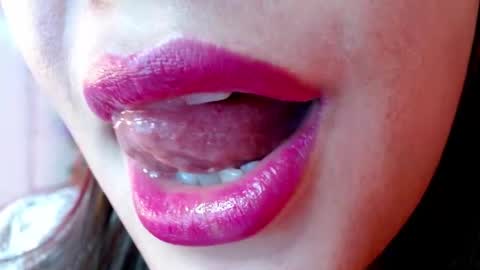 Snapshot of evolethmontenegros chatting on 12.27.24 Evoleth online show from 12.27.24