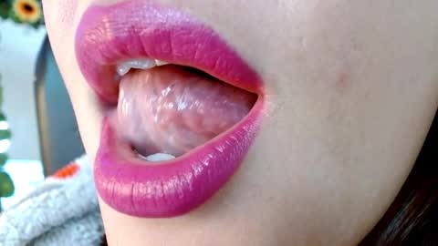 Snapshot of evolethmontenegros chatting on 01.09.25 Evoleth online show from 01.09.25