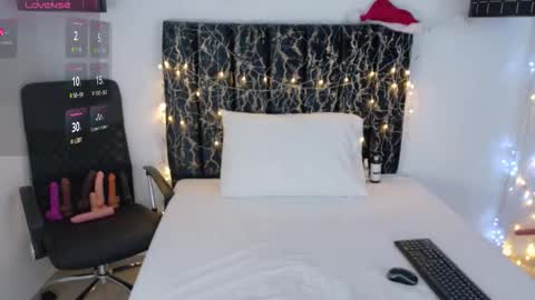 evvaa_moon online show from 12.16.25