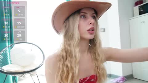 Snapshot of evymiuu chatting on 03.04.26 Evy online show from 03.04.26