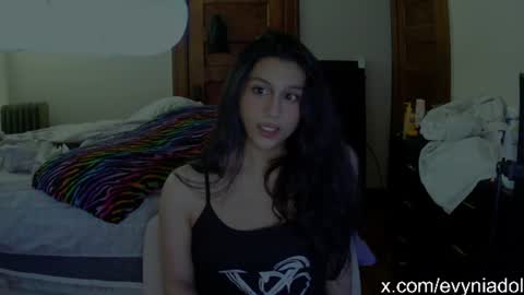 Snapshot of evyniadoll chatting on 07.28.26 Avelyn Evynia online show from 07.28.26