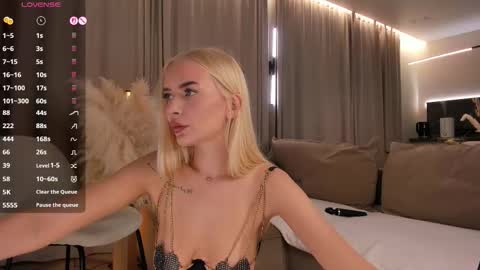 Snapshot of ewagreen chatting on 11.16.25 Eva m1racle online show from 11.16.25