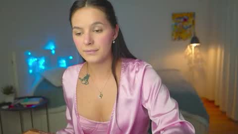 Snapshot of ewelynscott chatting on 10.19.25 ewelynscott online show from 10.19.25