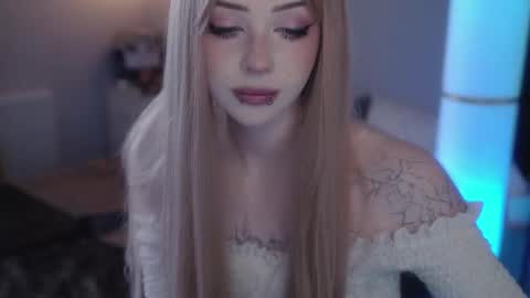 Snapshot of ex_angel chatting on 02.25.25 Alyson online show from 02.25.25