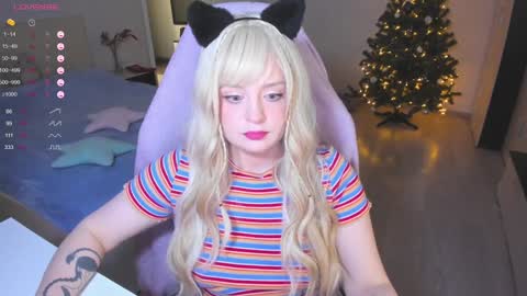 Snapshot of exhoneyangel chatting on 01.10.25 Amy online show from 01.10.25