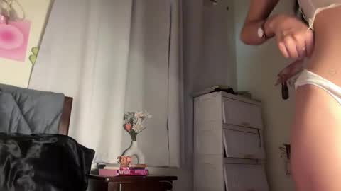 Snapshot of exoo_exoo_07 chatting on 11.28.25 Angela online show from 11.28.25