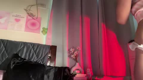 Snapshot of exoo_exoo_07 chatting on 12.05.25 Angela online show from 12.05.25