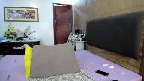 Snapshot of exotic_angel69 chatting on 03.11.25 voloptous mommy angel online show from 03.11.25