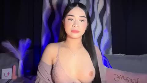 Snapshot of expensivets_chloe chatting on 10.13.25 chloee online show from 10.13.25