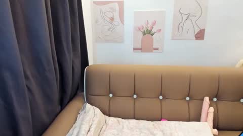 Snapshot of expnsivecandy06 chatting on 10.22.25 hotandsexygiendy online show from 10.22.25