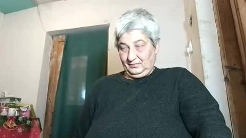 Snapshot of exquisitemature chatting on 10.19.25 ExquisiteMature online show from 10.19.25