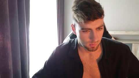 Snapshot of exstayz chatting on 10.01.25 Sweetheart online show from 10.01.25