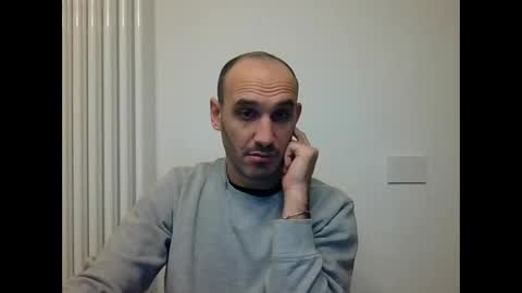 Snapshot of extr0 chatting on 12.13.25 Extro online show from 12.13.25