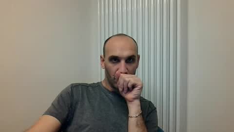 Snapshot of extr0 chatting on 04.30.26 Extro online show from 04.30.26