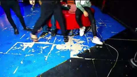 extrangers online show from 11.02.25