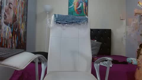 extrella_latina22 online show from 12.04.24