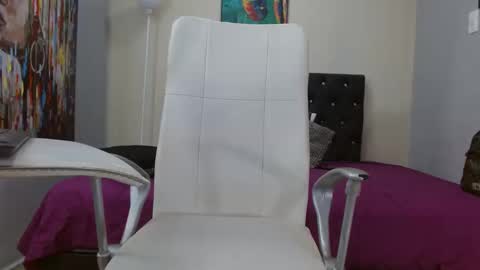 extrella_latina22 online show from 12.06.24