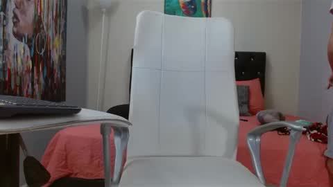 extrella_latina22 online show from 12.31.24