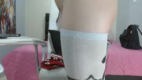 extrella_latina22 online show from 01.19.25